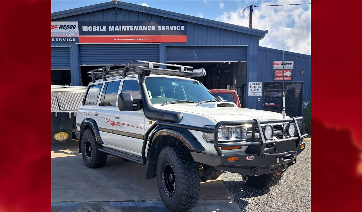 4WD car parked in front of Mobile Maintenance Service